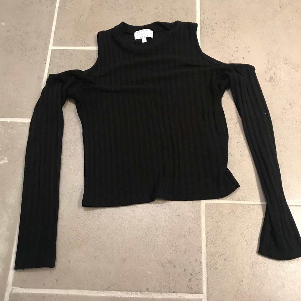 KENDALL AND KYLIE COLD SHOULDER TOP